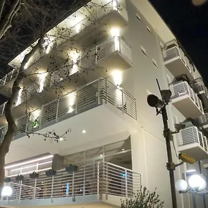 Half Moon Airport Restaurant Отель типа 