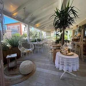 Couette-café Americana House, Rimini